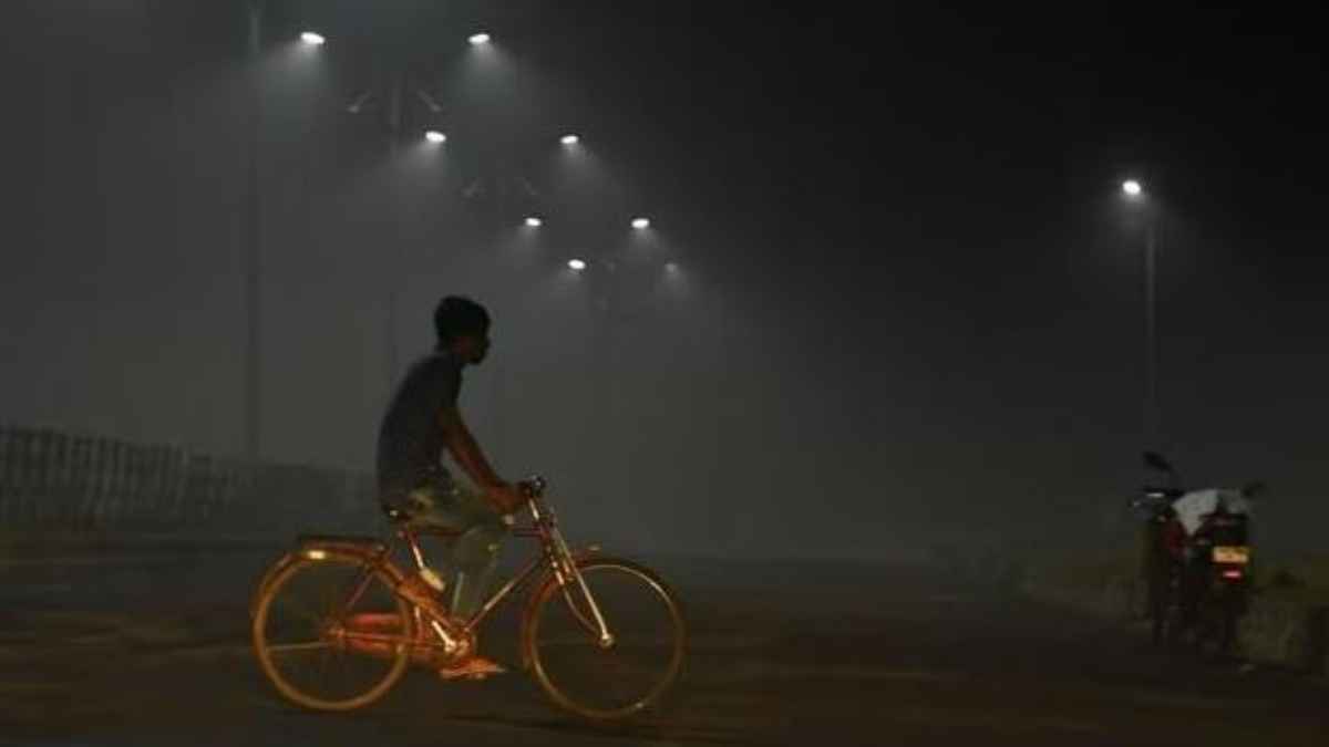 दिल्ली में रात को ठंड बढ़ी, 20 डिग्री से नीचे गिरेगा पारा; जानें मौसम का ताजा अपडेट