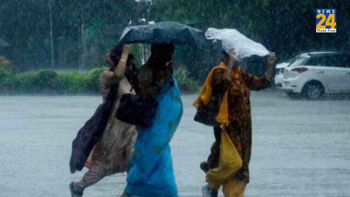 Weather Update: दो दिन उत्तर भारत में होगी भारी बारिश, पहाड़ी इलाकों पर भी दिखेगा असर; जानें IMD का अपडेट