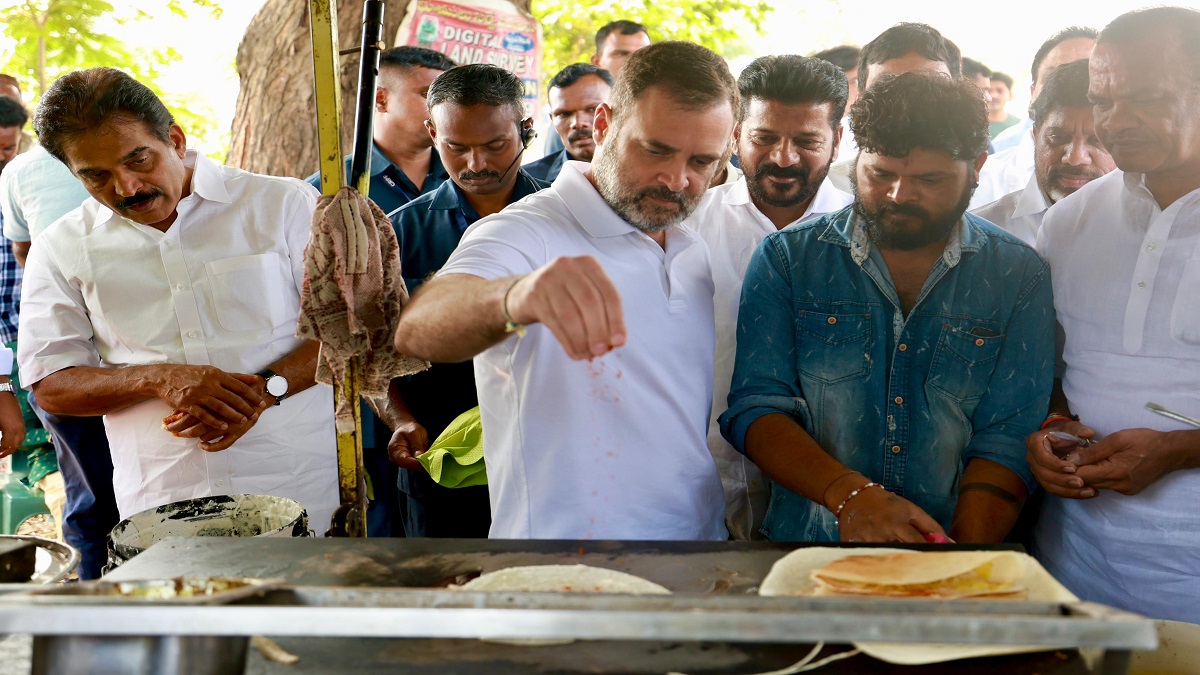 Rahul Gandhi Making Dosa