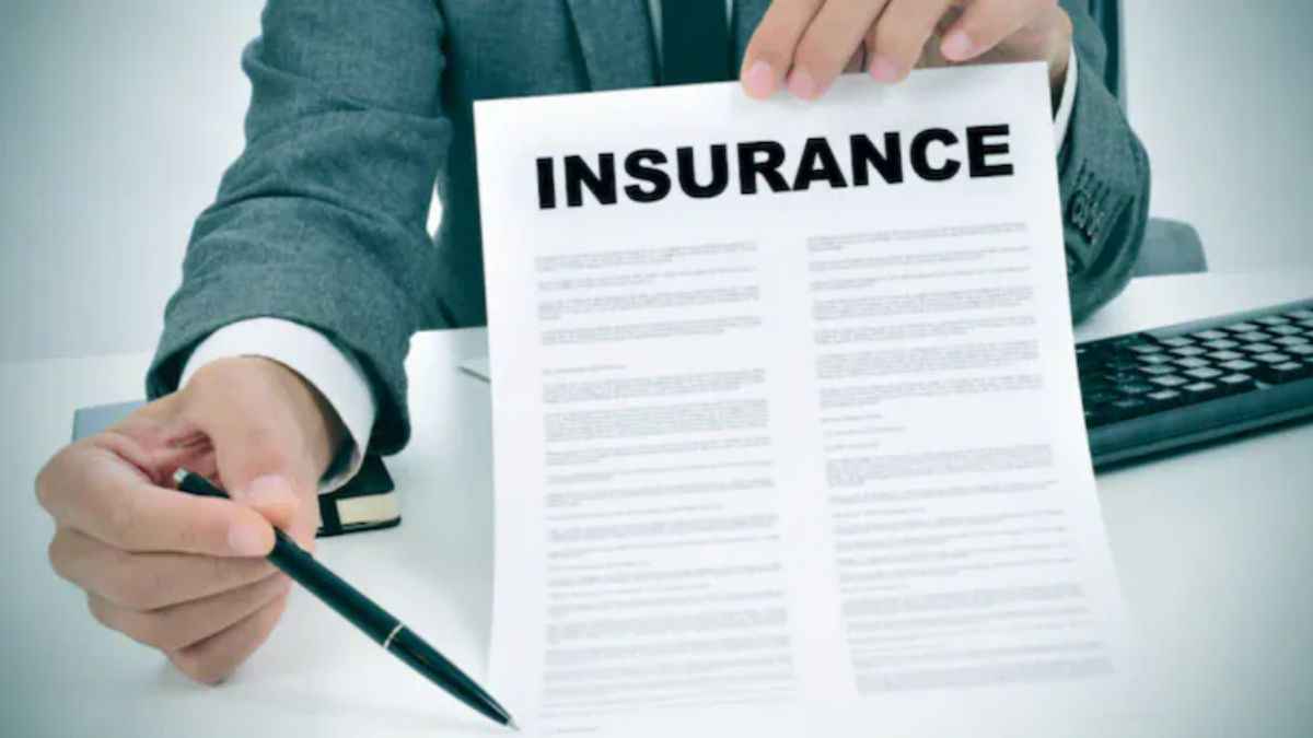 Insurance Policy खरीदने की प्लानिंग है तो जरूर जान लें ये बातें; नहीं तो बाद में होगा पछतावा!