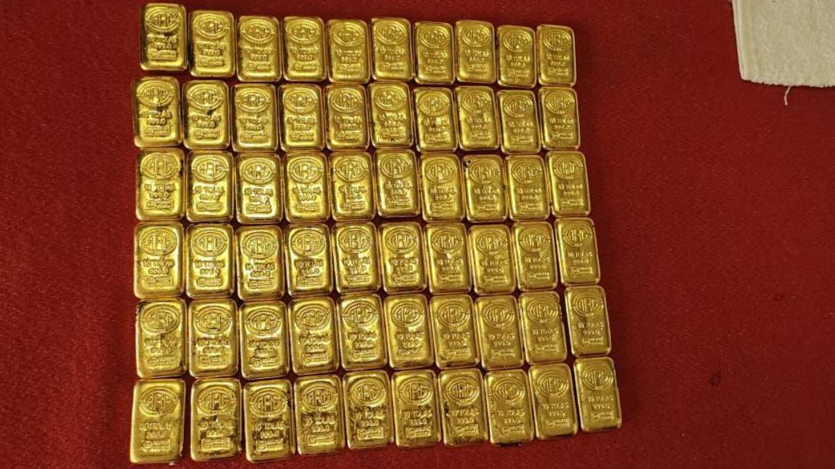 BSF Arrested 23 year old smuggler on India-Bangladesh border, 60 Gold Biscuit worth crores seized