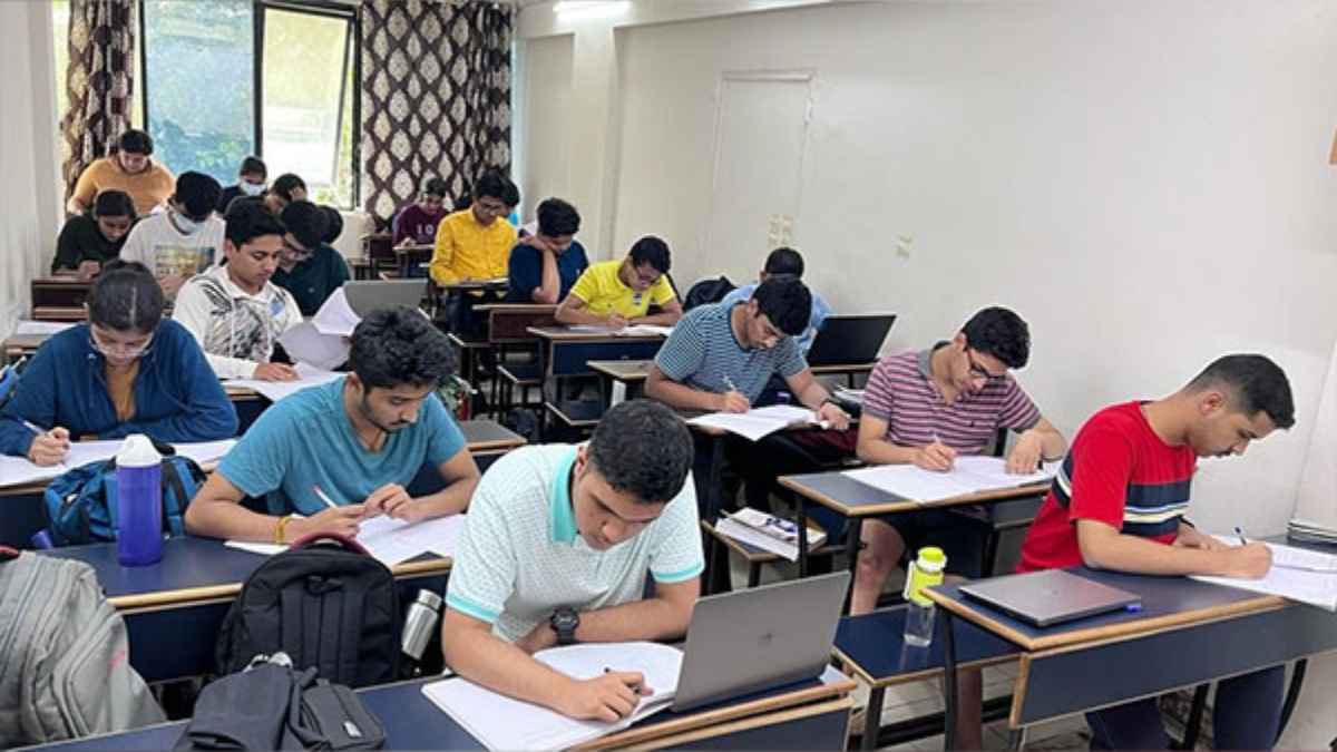 IIT Placements 2023: आईआईटी में कैंपस प्लेसमेंट को लेकर मचा बवाल, छात्रों ने लगाया बड़ा आरोप, जानिए-पूरा मामला