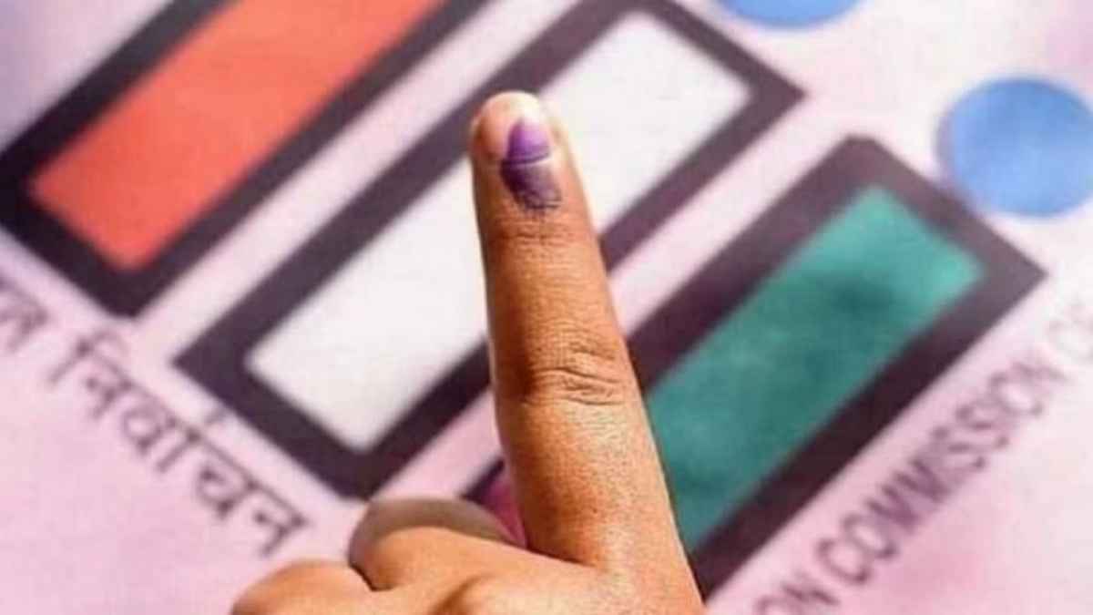 MP Election: खंडवा में वोटिंग पर विवाद, EC की अनुमति के बिना 20 नवम्बर को हुआ था मतदान