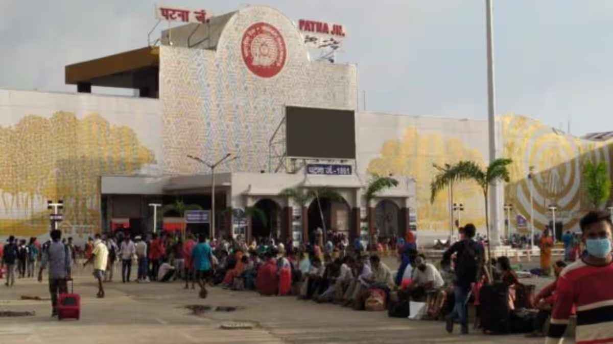 Bihar: गजब! आतंकियों को देखने के लिए पैसेंजर्स ने अपनी ट्रेन ही मिस कर दी