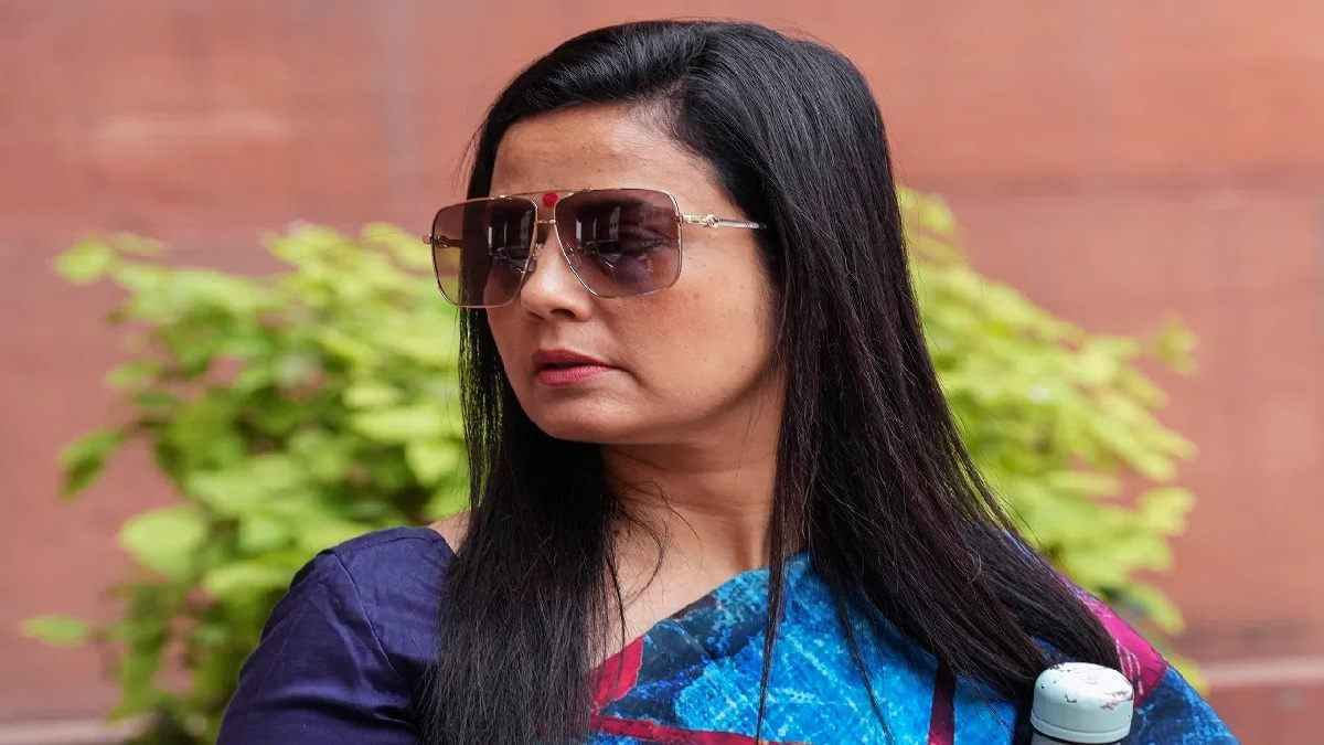 टीएमसी सांसद महुआ मोइत्रा के खिलाफ केस दर्ज, घर पर 'कब्जे' का आरोप
