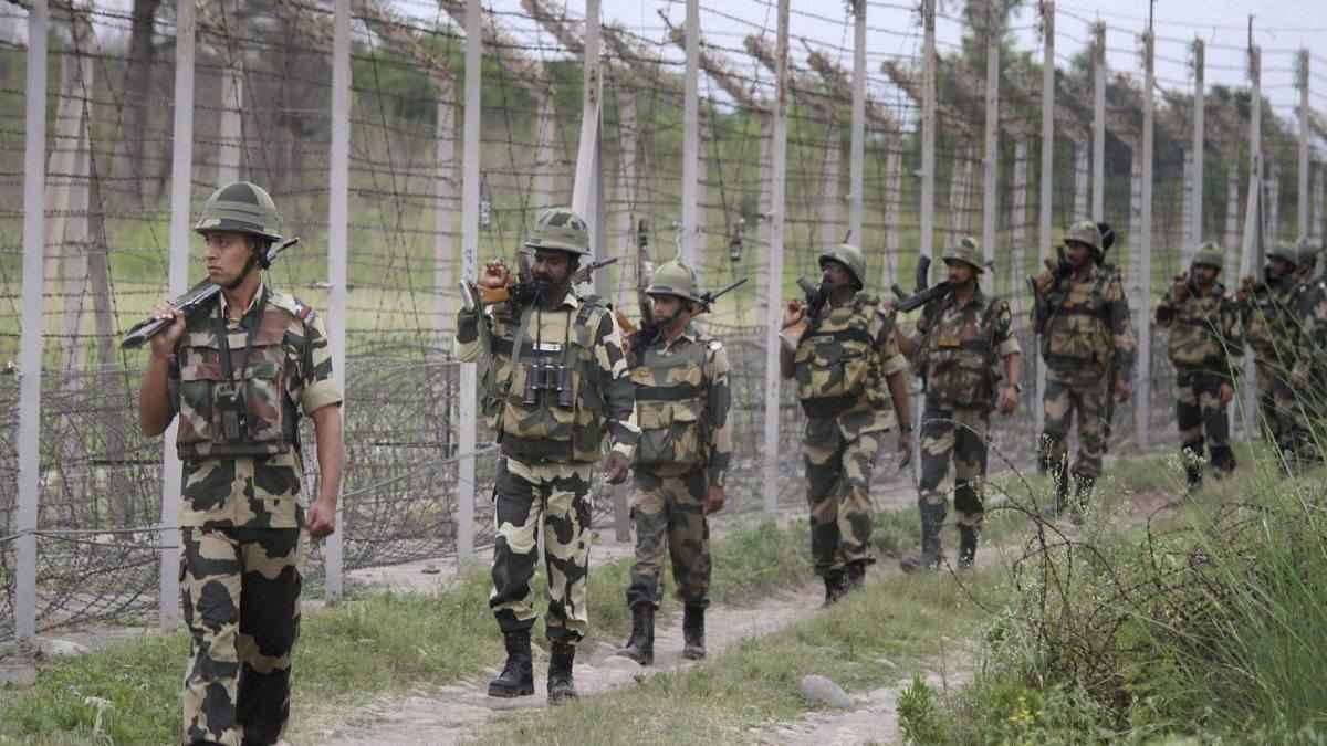 जम्मू सीमा पर Pak रेंजर्स की गोलीबारी में BSF का एक जवान शहीद, पाक ने फिर तोड़ी 'सीमा'