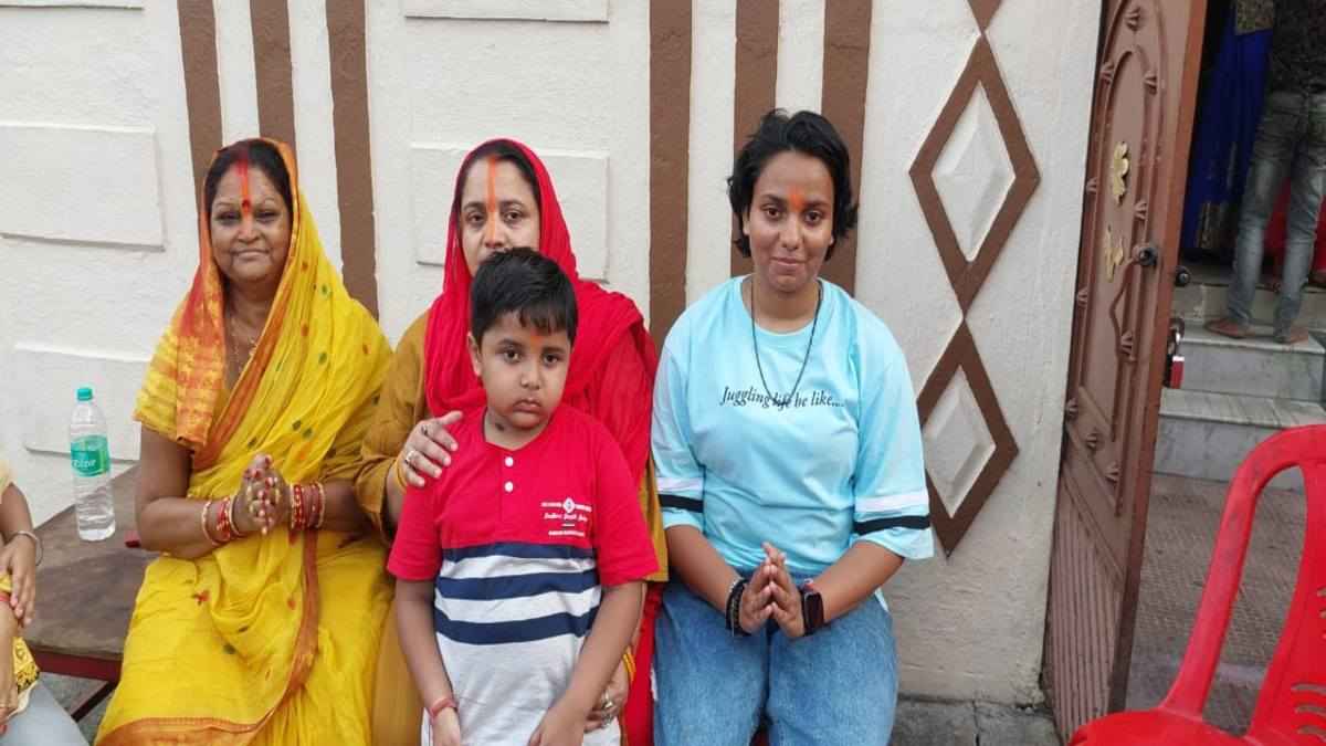 बंगाल की मुस्लिम महिलाएं भी करती हैं छठ पूजा, किसी की भरी सुनी गोद तो किसी को मिला जीवन-दान