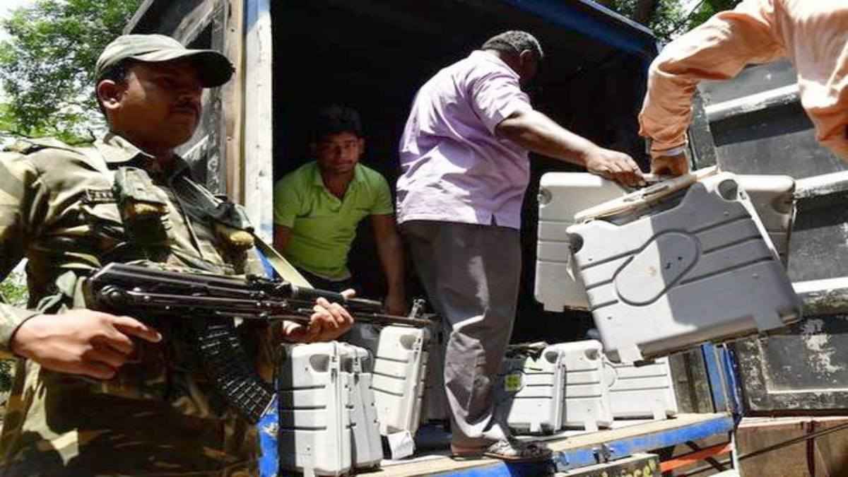 Chhattisgarh Voting Update: नक्सली इलाकों में फंसी पोलिंग पार्टियां, आखिर क्यों नहीं निकाल पा रही पुलिस?
