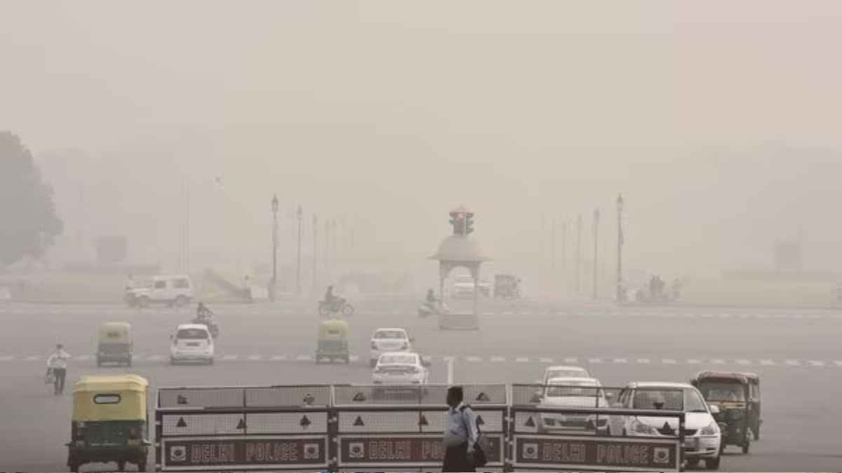 Delhi-NCR Air Quality: दिल्ली-एनसीआर के लोग दमघोंटू हवा में सांस लेने को मजबूर, AQI 400 के पार