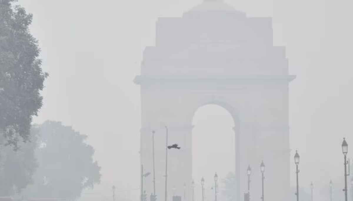 दिल्ली में सांसों की जंग, 392 दर्ज किया गया AQI, सोमवार को बारिश की संभावना