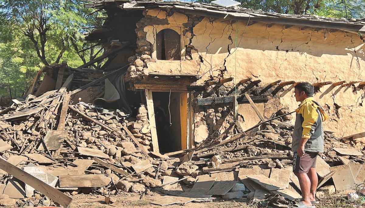 Earthquake in Nepal: 24 घंटे बाद मलबे से जिंदा निकली महिला, अब तक 4 हजार से अधिक घर तबाह