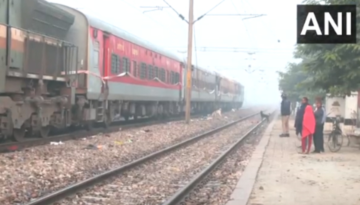 Fire in Vaishali Express UP