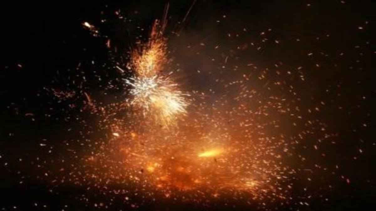 मुंबई में दिवाली पर पटाखे फोड़ना पड़ा भारी, अब तक 784 लोगों पर FIR दर्ज