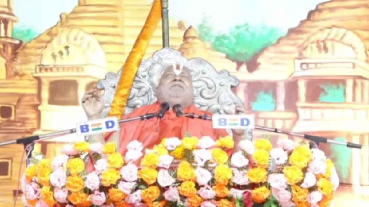 उनकी जीभ क्यों नहीं काट ली गई? जगद्गुरु रामभद्राचार्य ने नीतीश कुमार के बयान पर निकाली भड़ास