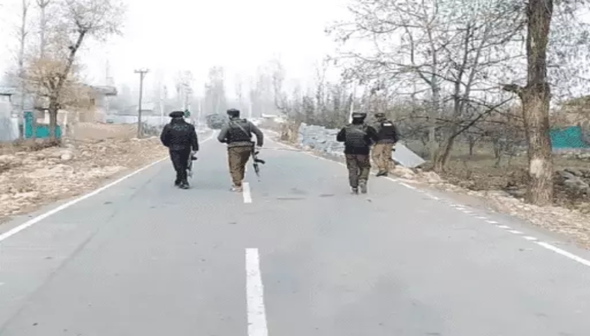 Jammu Kashmir Kulgam Terrorist Encounter Update