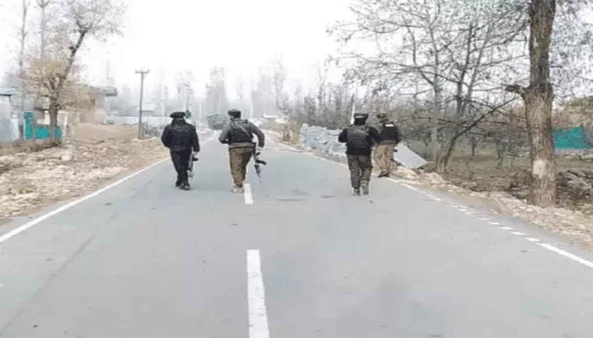 कश्मीर में बड़ी कामयाबी, एनकाउंटर में लश्कर के 5 आतंकी ढेर; भारी मात्रा में गोला-बारूद बरामद