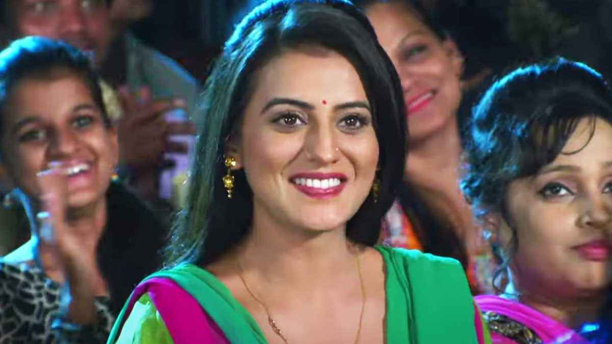 हसीना बन इस भोजपुरिया एक्टर ने स्टेज पर लगाई आग, डांस में Akshara Singh को भी किया फेल