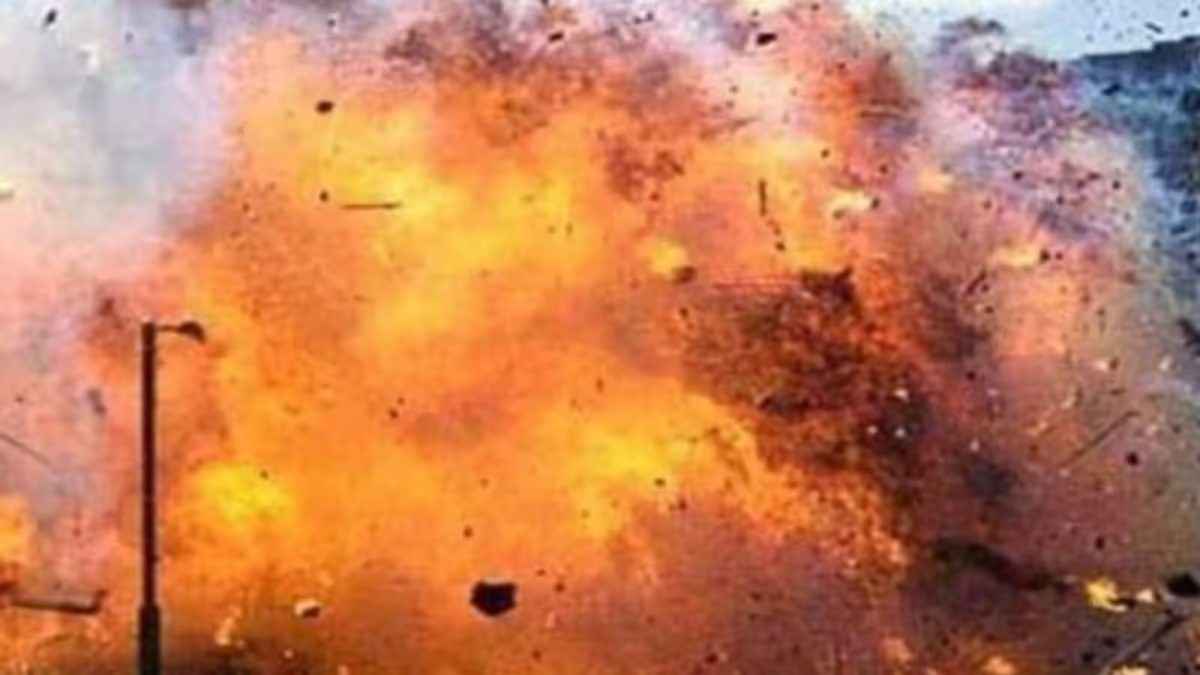 प्रेमिका की जुदाई मोहब्बत सह न पाया... सदमे में प्रेमी ने शरीर पर लगाए बम, ट्रिगर दबाया और उड़ गए चिथड़े