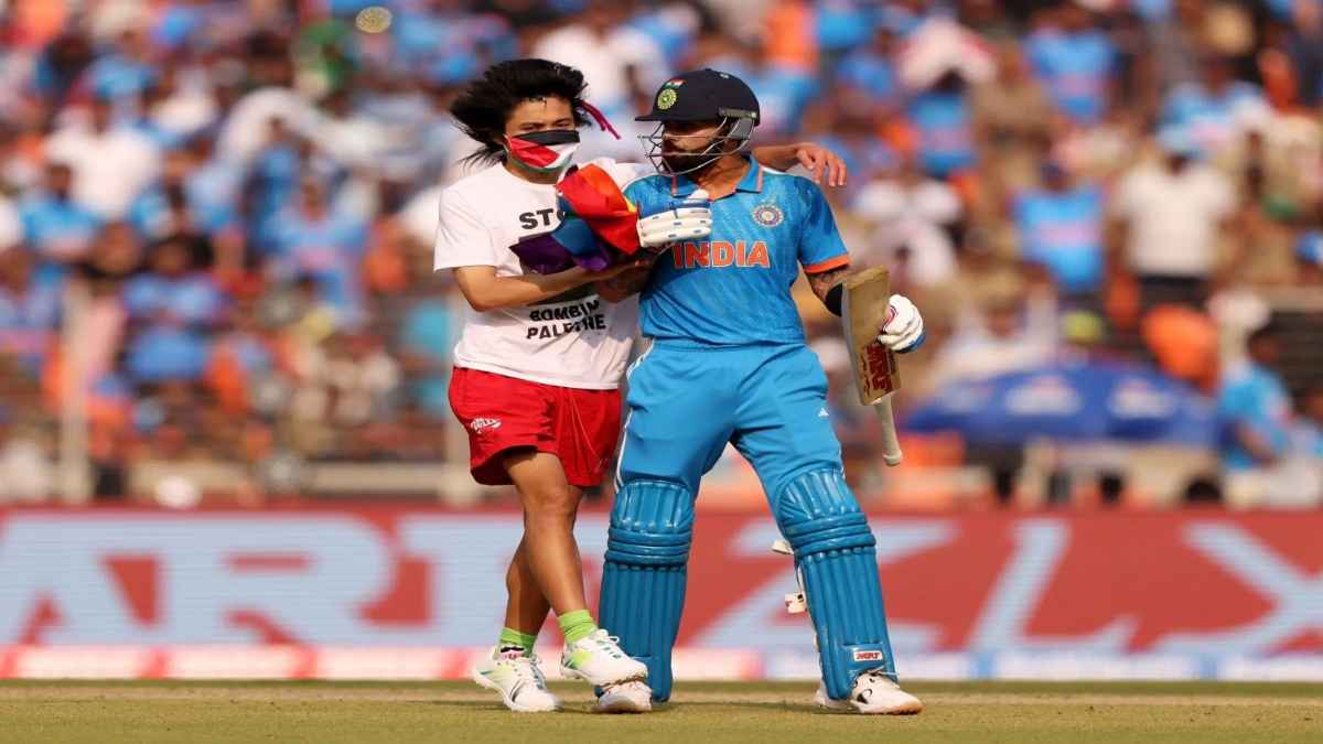फिलिस्तीनी टी-शर्ट पहन विराट कोहली के पास पहुंचे युवक की सच्चाई आई सामने; पुलिस ने बताया-क्यों किया था ऐसा