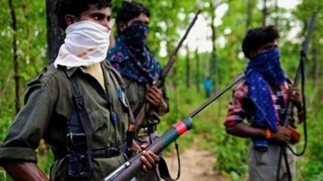 महाराष्ट्र में नक्सलियों का आतंक, पुलिसकर्मी की पत्थर से कुचलकर बेरहमी से की हत्या, धमकी भरा पर्चा छोड़ा