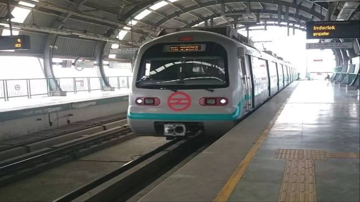 Delhi Metro, Nangloi Metro, CISF, Hindi News, Metro, Unconscious Person, Delhi News, Nangloi News, Watch Video