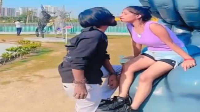 Noida Ved Van Park Viral Video, Noida Park Viral Video, Watch Video, Trending News, Hindi News, Noida News, Uttar Pradesh news, Park Viral Video