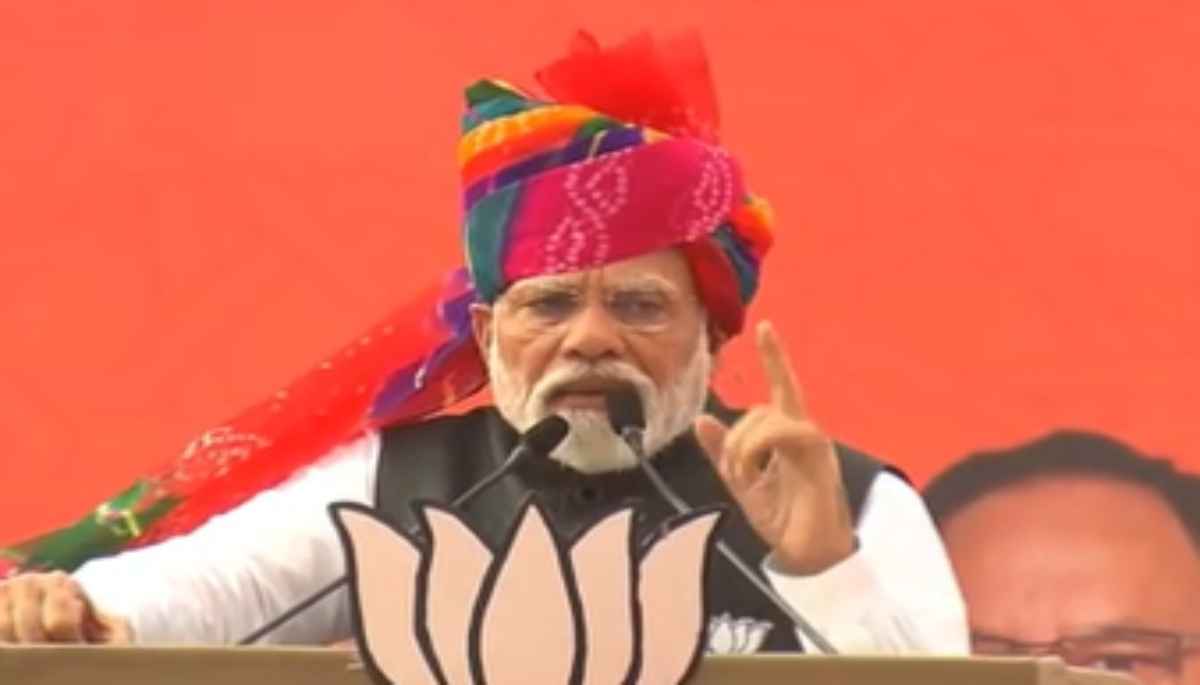 'जादूगर कुर्सी बचाने में तो बाजीगर कुर्सी गिराने में व्यस्त थे...' झुंझुनूं में पीएम मोदी ने गहलोत पर साधा निशाना