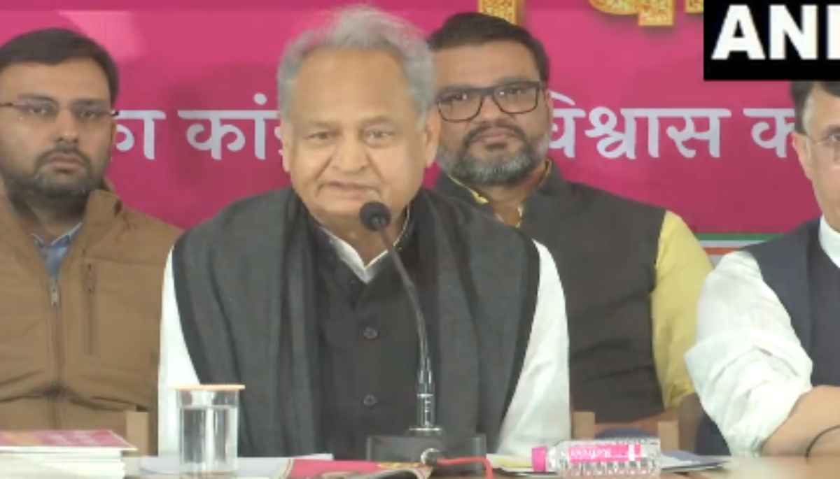 'मैं थांसू दूर नहीं...' सीएम गहलोत ने पीएम मोदी पर लगाया षड्यंत्र करने का आरोप, बोले- मुझे अरेस्ट करना चाहते हैं