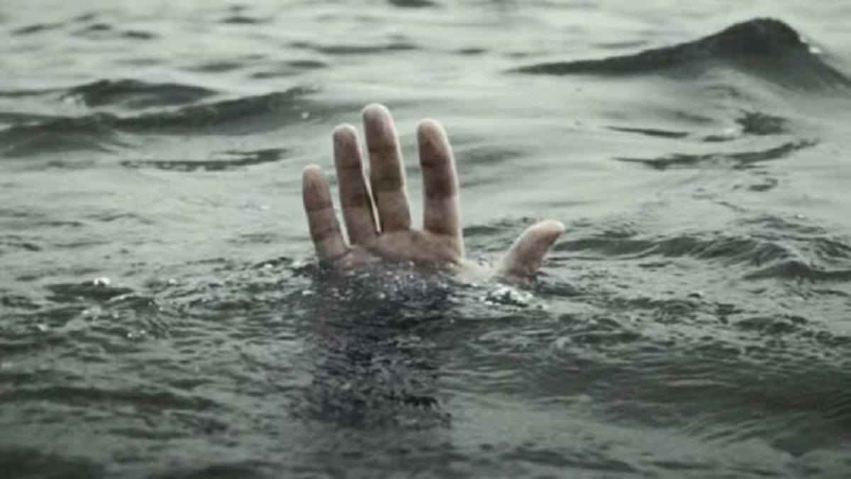 नर्मदा नदी में डूबे 8 टूरिस्ट, एक बचाया गया और 7 लापता, गुजरात के पोइचा में हादसा