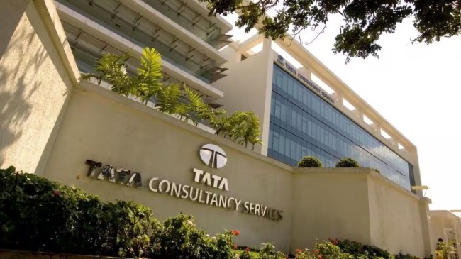 TCS ने 2000 से ज्यादा कर्मचारियों को भेजा ट्रांसफर नोटिस, आईटी एसोसिएशन ने सरकार से की शिकायत