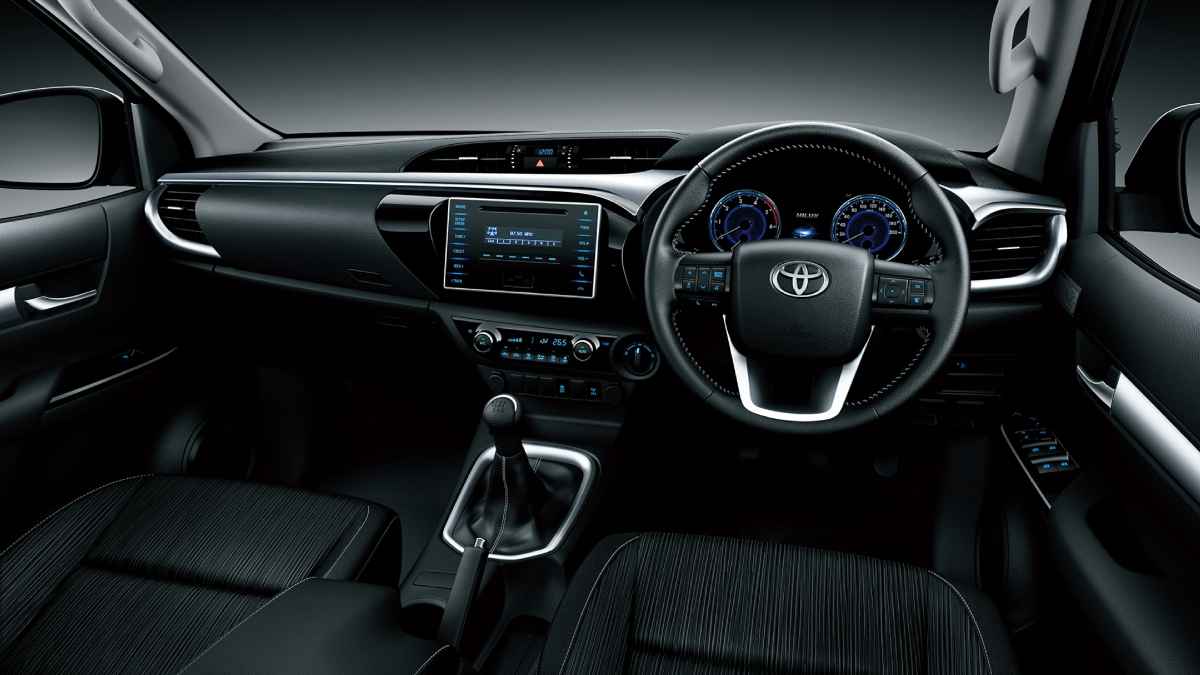 मस्कुलर लुक, दमदार सेफ्टी फीचर्स, 30.41 लाख में Toyota की 4x4 SUV