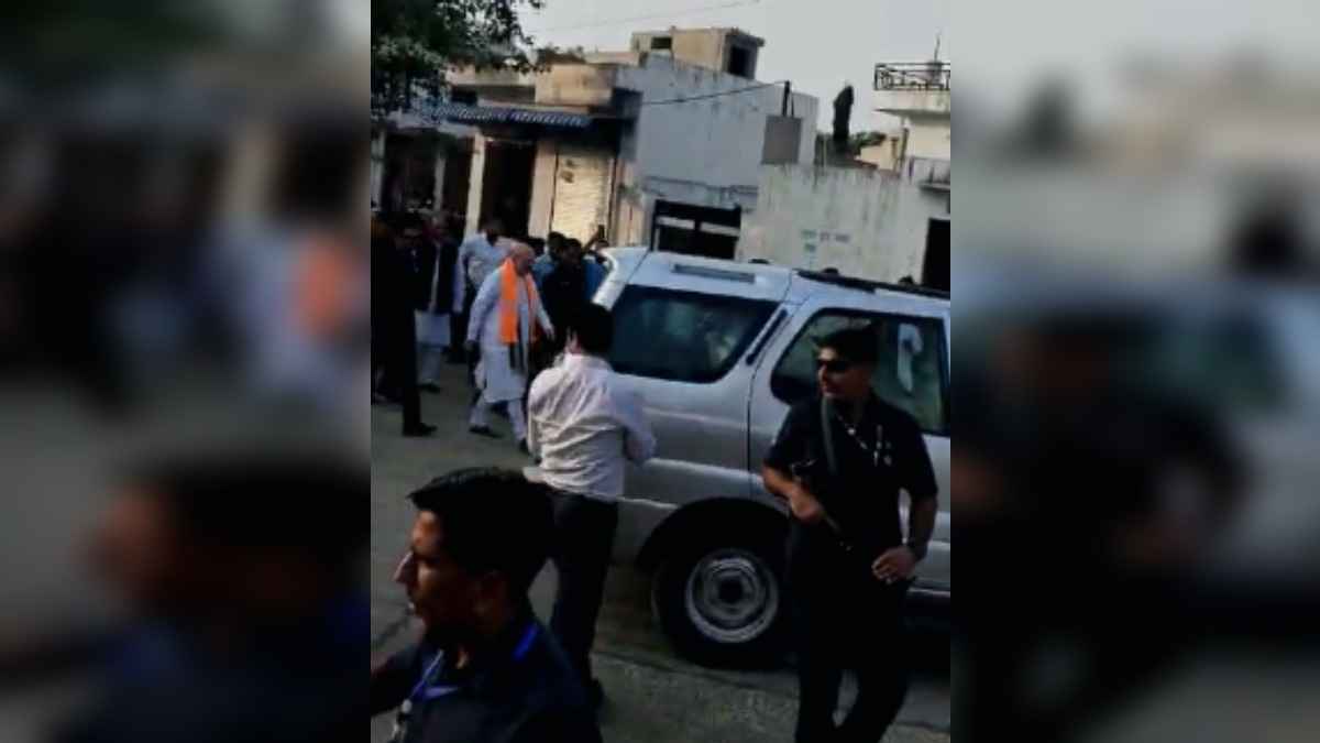 केंद्रीय गृहमंत्री अमित शाह के 'रथ' को छुआ बिजली का तार, बड़ा हादसा टला