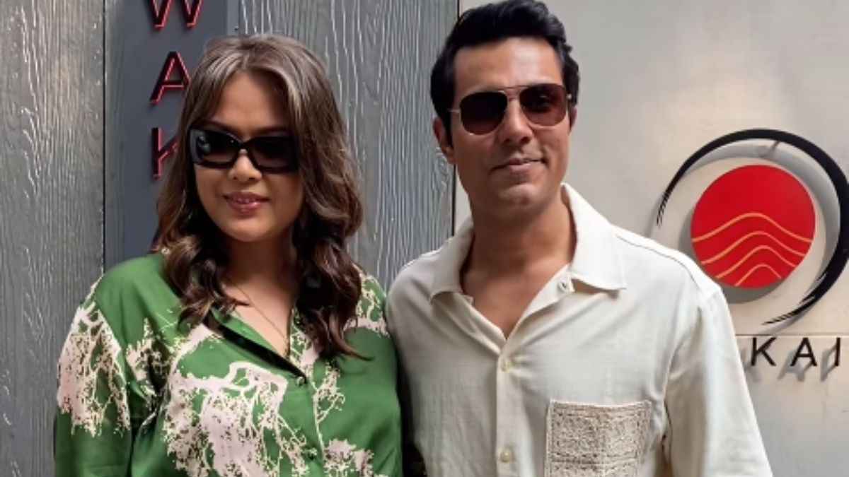 शादी से पहले गर्लफ्रेंड संग हाथों में हाथ डाले दिखे Randeep Hooda, कैमरे में कैद हुईं रोमांटिक तस्वीरें