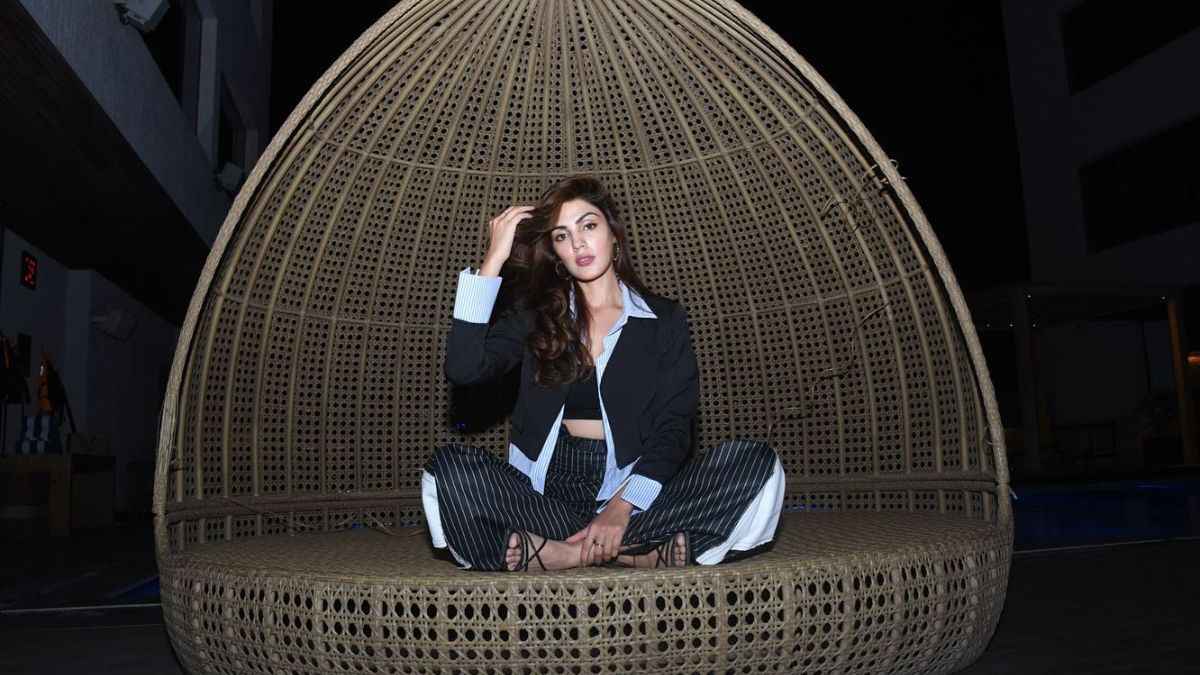 नहीं कम हो रहीं Rhea Chakraborty की मुश्किलें, ड्रग्स केस के बाद कास्ट करने से डायरेक्टर्स को भी लगता है डर