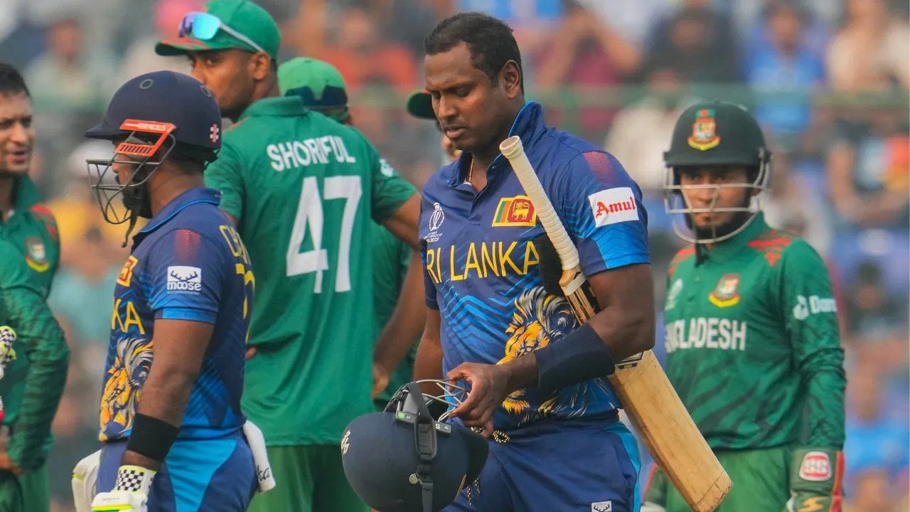 timed out action angelo mathews and kusal mendis saying against umpire decision icc odi world cup 2023