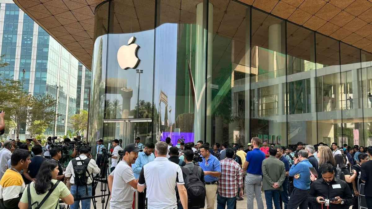 दुनिया की सबसे बड़ी टेक कंपनी Apple की कमाई में 22 साल बाद गिरावट, 5 हजार करोड़ रुपए का नुकसान