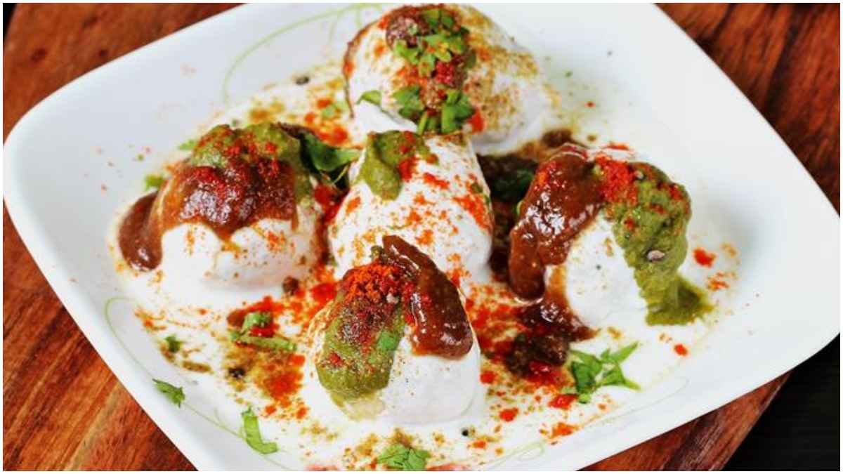 Diwali Recipe: दिवाली पर बाजार जैसा स्वादिष्ट मुलायम दही वड़ा बनाना है आसान, जानिए रेसिपी