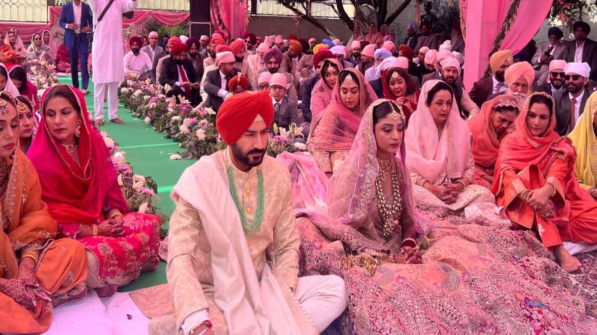 Wedding Bells: पंजाब के खेल मंत्री शादी के बंधन में बंधे, दूल्हा-दुल्हन की आई सामने तस्वीरें