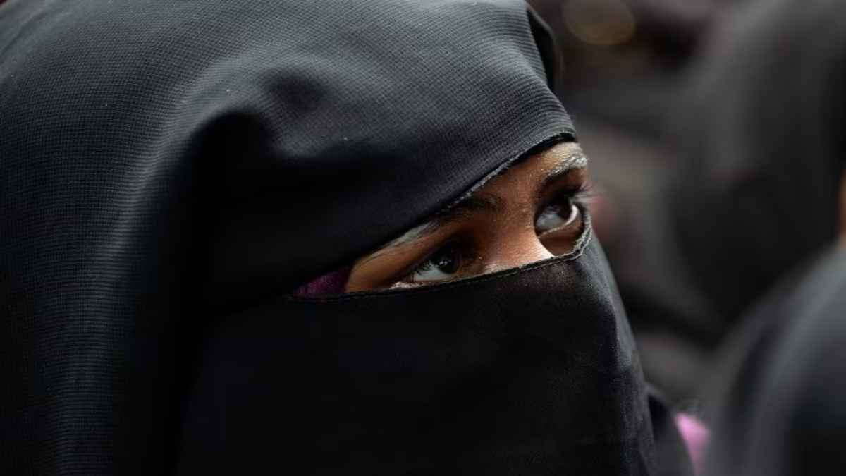 लालची पति! कार नहीं दी तो तीन तलाक दिया, सात महीने के बेटे से भी मुंह मोड़ा
