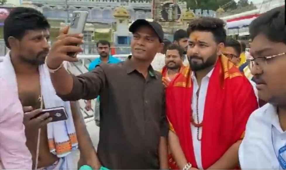 rishabh pant axer patel visit balaji temple watch video icc odi world cup 2023