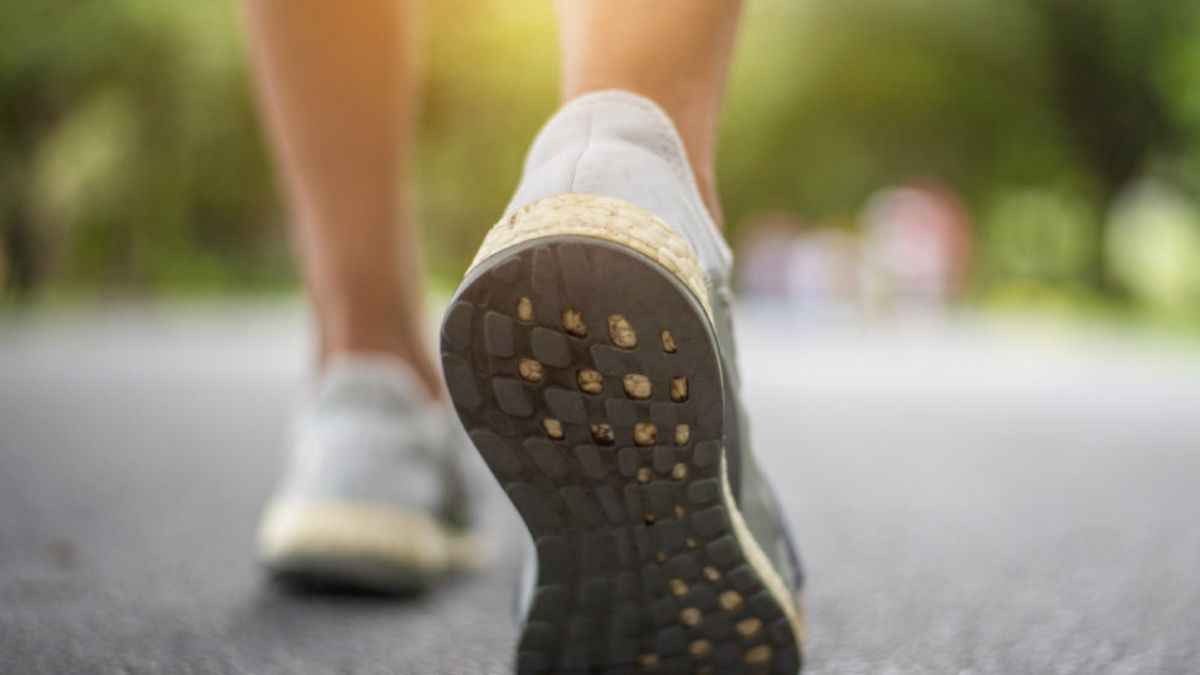 Cancer जैसी घातक बीमारी का हो सकता है खतरा कम, एक्सरसाइज और योग करना है कारगर