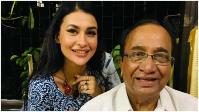 Pavitra Punia Father Death