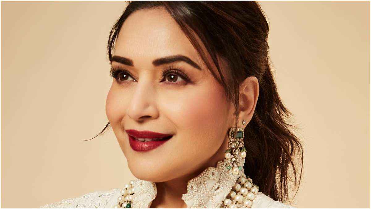 IFFI 2023 की गोवा में रंगारंग शुरुआत, अनुराग ठाकुर ने Madhuri Dixit को दिया विशेष सम्मान