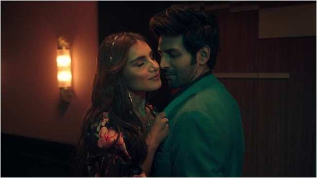 Kartik Aaryan Tara Sutaria Viral Romantic Photo