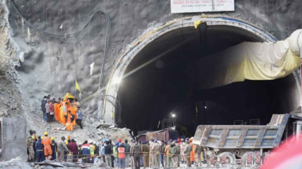 आखिर कब खत्‍म होगा इंतजार? उत्तरकाशी टनल में फंसे 41 लोगों को बाहर निकालने को अब हाथ से खोदेंगे मिट्टी