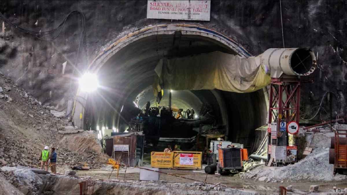 Uttarakhand Tunnel Collapse:'खिचड़ी, एंटी-डिप्रेशन दवाइयां और योग'; सुरंग के अंदर कैसे जी रहे 41 लोग?