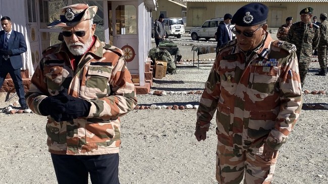 PM Modi With BSF Personnel