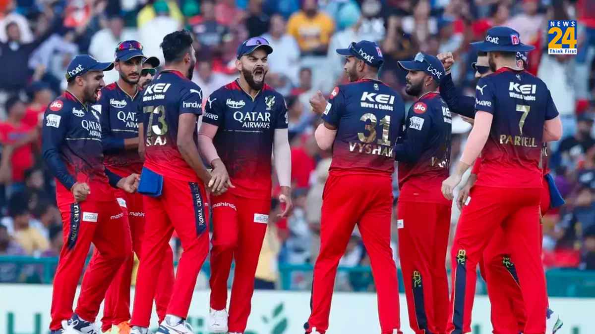 IPL 2024 RCB Shoud Buy Travis Head and Rachin Ravindra Trophy Confirm