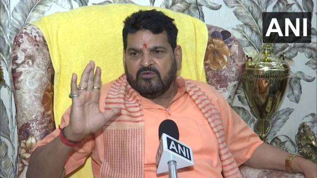 Brij Bhushan Sharan Singh angry on Sakshi Malik Quitting Wrestling question brij bhushan sharan singh,