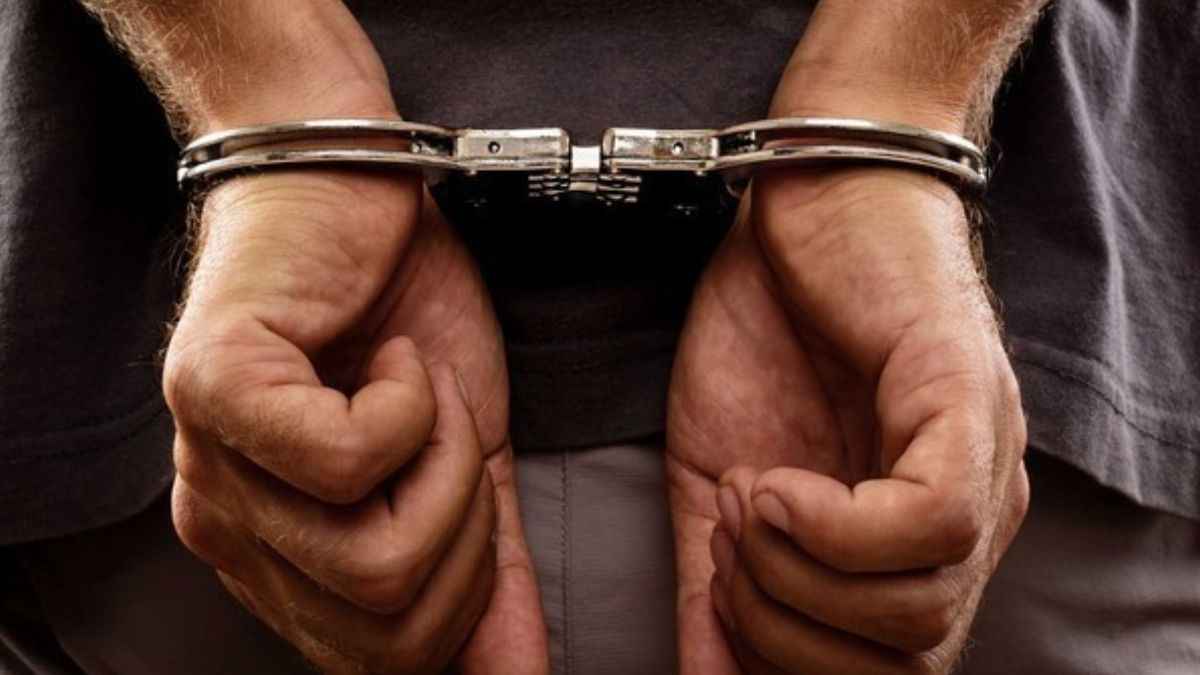 फर्जी आधार कार्ड का उपयोग कर कूरियर बॉय ने चोरी किए 40 मोबाइल, दिल्ली पुलिस ने इस तरह आरोपी को किया गिरफ्तार